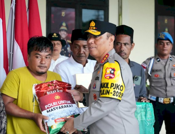 Polri Salurkan Bantuan dan Kerahkan Alat Berat untuk Percepat Pemulihan Banjir di Aceh Utara
